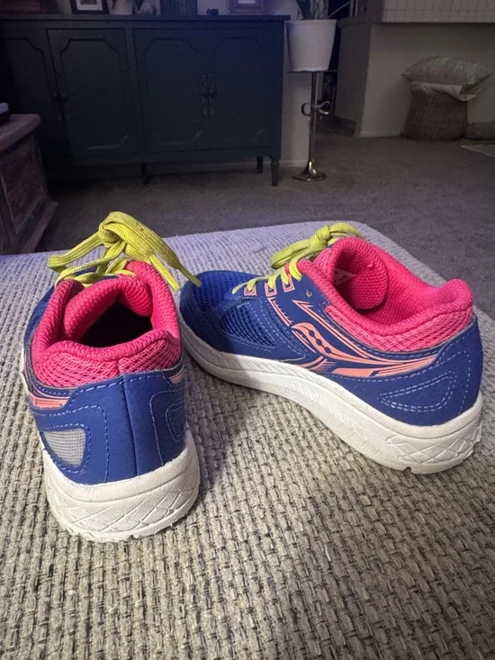 Saucony Kids Blue Sneakers with Pink Trim and Yellow Laces Size 11 - Picture 5 of 6